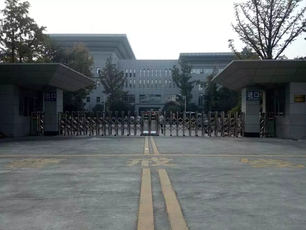 西安雁塔区西安雁塔区四川消防总队伸缩门